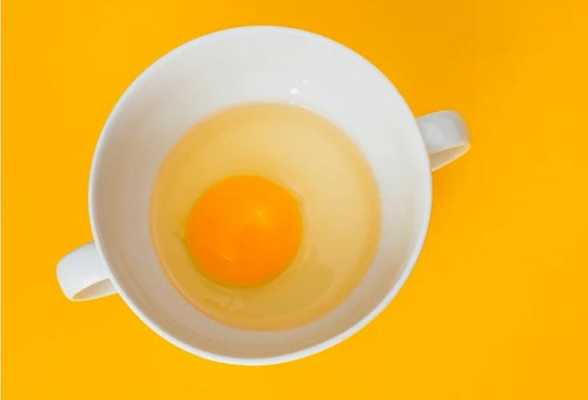 蛋黄蛋清哪个健康（鸡蛋黄蛋清哪个营养高）-图3