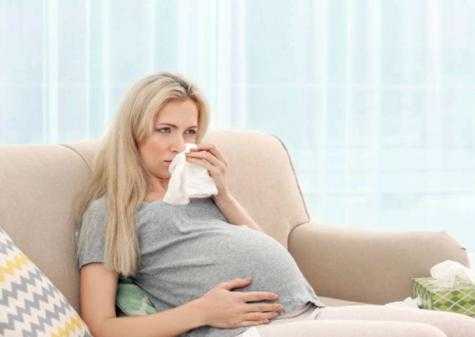 孕早期感冒胎儿健康（孕初期感冒对胎儿发育有影响吗）